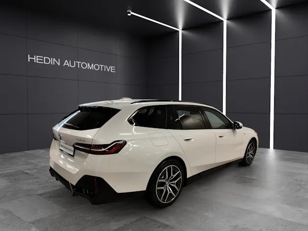 BMW 530e xDrive Touring/Attraktiven Leasingzinssatz ab 0,9 % bei Abschluss einer BMW Fahrzeugversicherung.