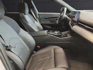 BMW 530e xDrive Touring/Attraktiven Leasingzinssatz ab 0,9 % bei Abschluss einer BMW Fahrzeugversicherung.