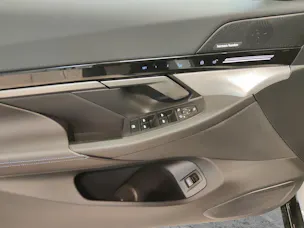 BMW 530e xDrive Touring/Attraktiven Leasingzinssatz ab 0,9 % bei Abschluss einer BMW Fahrzeugversicherung.