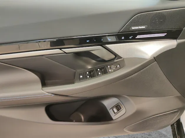 BMW 530e xDrive Touring/Attraktiven Leasingzinssatz ab 0,9 % bei Abschluss einer BMW Fahrzeugversicherung.