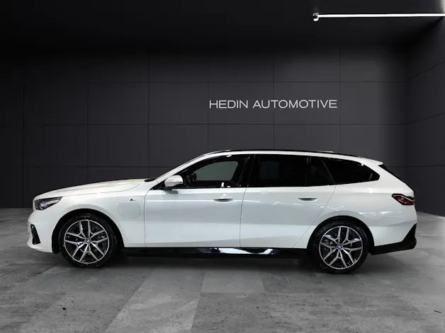 BMW 530e xDrive Touring/Attraktiven Leasingzinssatz ab 0,9 % bei Abschluss einer BMW Fahrzeugversicherung.