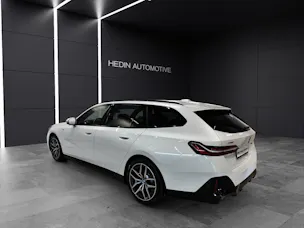 BMW 530e xDrive Touring/Attraktiven Leasingzinssatz ab 0,9 % bei Abschluss einer BMW Fahrzeugversicherung.