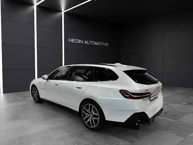 BMW 530e xDrive Touring/Attraktiven Leasingzinssatz ab 0,9 % bei Abschluss einer BMW Fahrzeugversicherung.