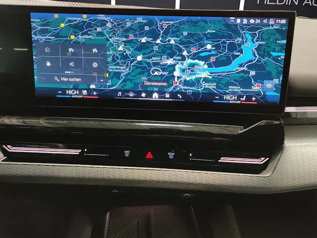 BMW 530e xDrive Touring/Attraktiven Leasingzinssatz ab 0,9 % bei Abschluss einer BMW Fahrzeugversicherung.