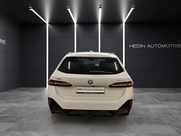 BMW 530e xDrive Touring/Attraktiven Leasingzinssatz ab 0,9 % bei Abschluss einer BMW Fahrzeugversicherung.