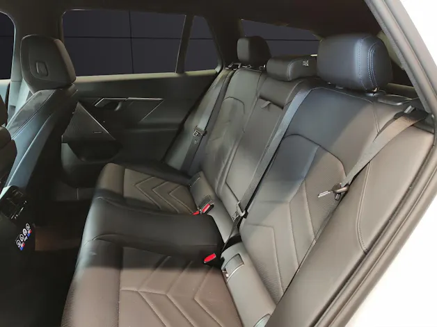 BMW 530e xDrive Touring/Attraktiven Leasingzinssatz ab 0,9 % bei Abschluss einer BMW Fahrzeugversicherung.