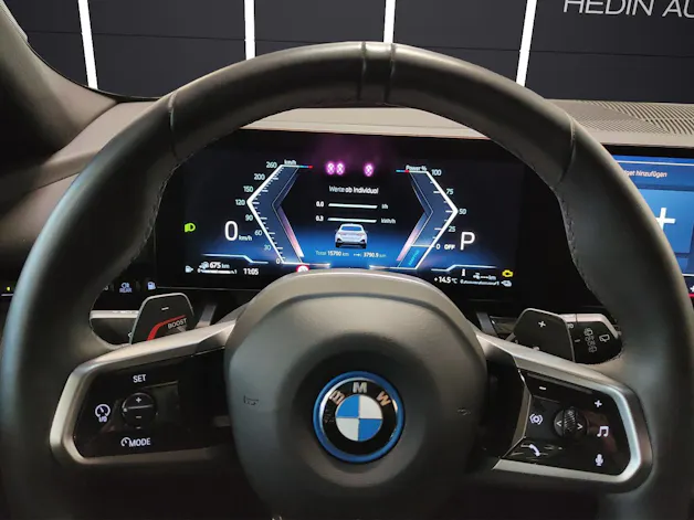 BMW 530e xDrive Touring/Attraktiven Leasingzinssatz ab 0,9 % bei Abschluss einer BMW Fahrzeugversicherung.