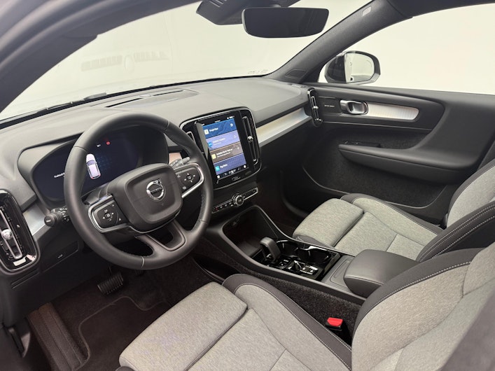 Vehicle image VOLVO XC40