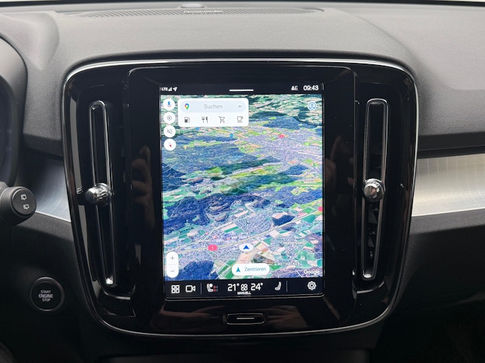 Vehicle image VOLVO XC40