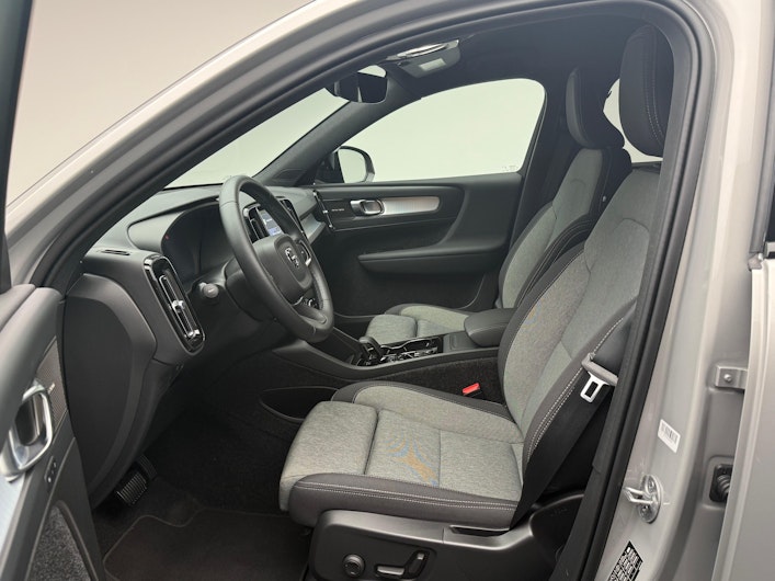 Vehicle image VOLVO XC40