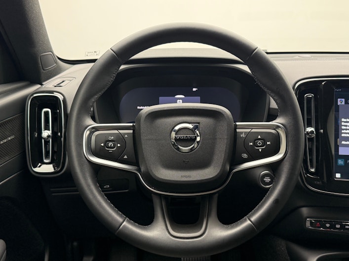 Vehicle image VOLVO XC40