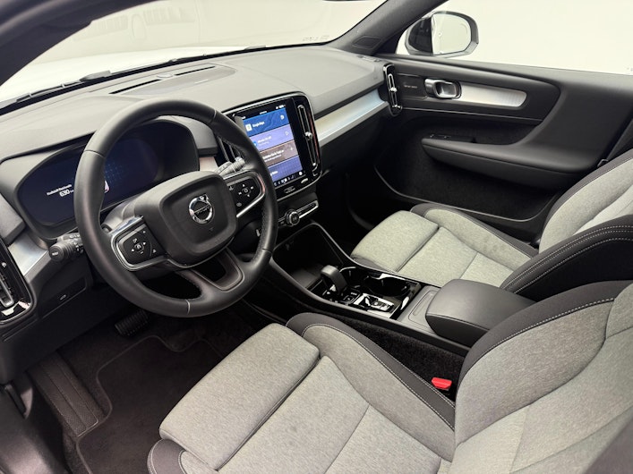 Vehicle image VOLVO XC40