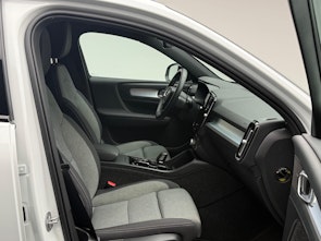 Vehicle image VOLVO XC40 2.0 B4 MH Plus Dark