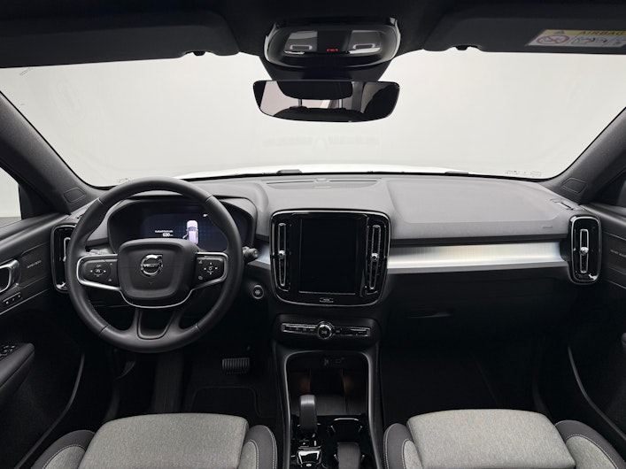 Vehicle image VOLVO XC40