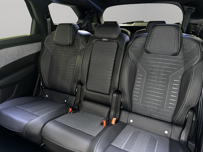 Vehicle image PEUGEOT 5008