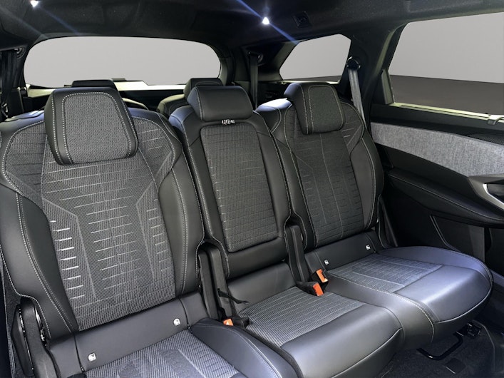 Vehicle image PEUGEOT 5008