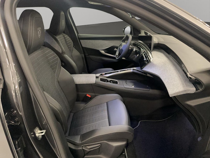 Vehicle image PEUGEOT 5008