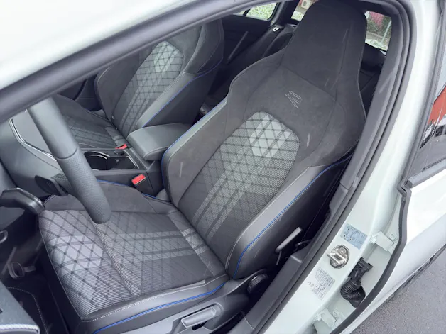 VW Golf Variant 1.5 eTSI mHEV R-Line