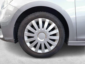https://vehicle.imgix.net/4100877/cc9f7c89-da6d-4a6c-9448-11ed0e4c27bd.jpg