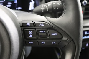 Vehicle image TOYOTA Yaris 1.5 VVT-i HSD Trend