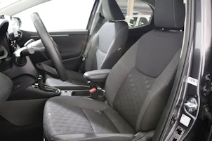 Vehicle image TOYOTA Yaris 1.5 VVT-i HSD Trend