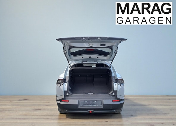 Vehicle image 8 Vehicle image 8