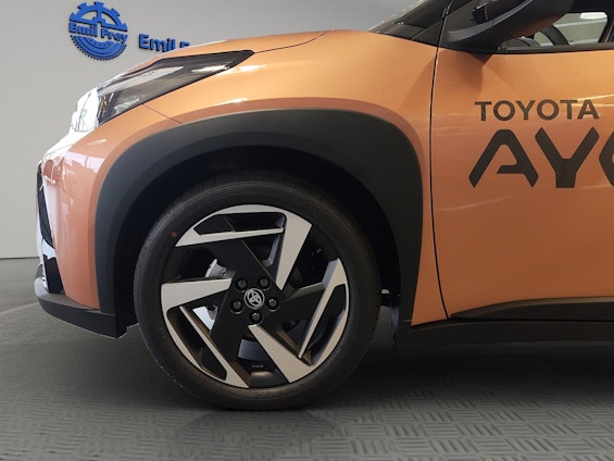 Vehicle image 9 Vehicle image 9