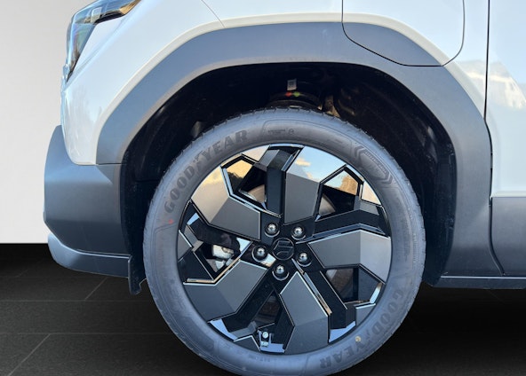 Vehicle image 18 Vehicle image 18