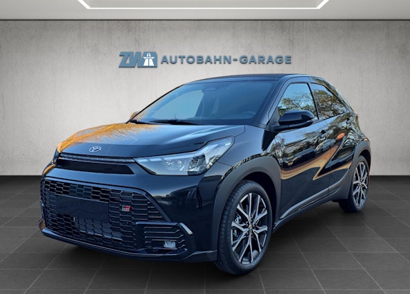 First vehicle image First vehicle image