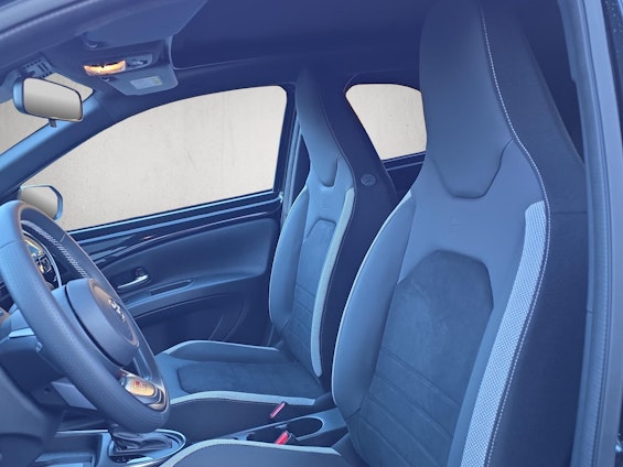 Vehicle image 9 Vehicle image 9