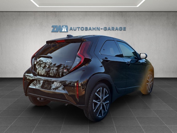 Vehicle image 4 Vehicle image 4