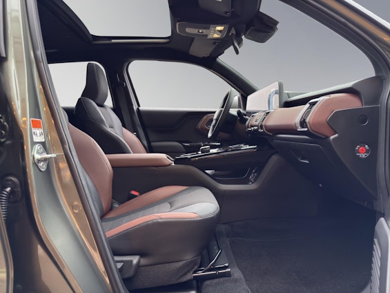 Vehicle image 15 Vehicle image 15