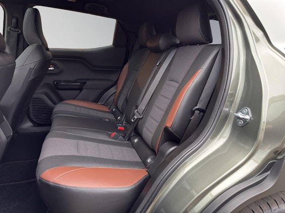 Vehicle image 14 Vehicle image 14