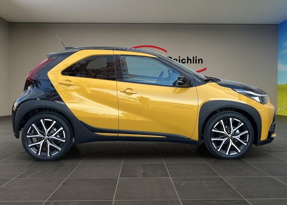 Vehicle image 5 Vehicle image 5