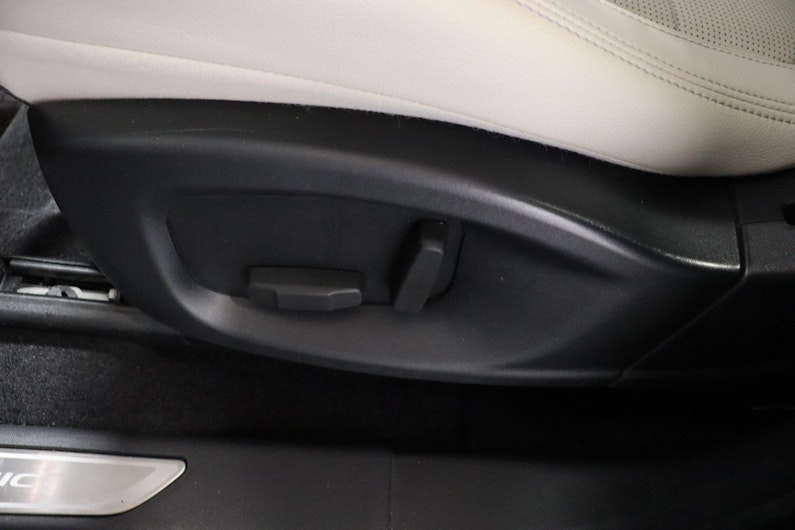 Vehicle image JAGUAR E-PACE