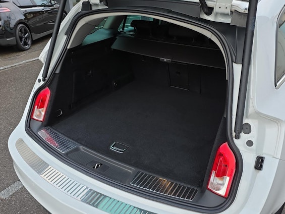 Vehicle image 17 Vehicle image 17