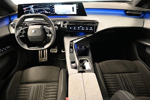 Vehicle image PEUGEOT 5008 1.2 Hybrid GT