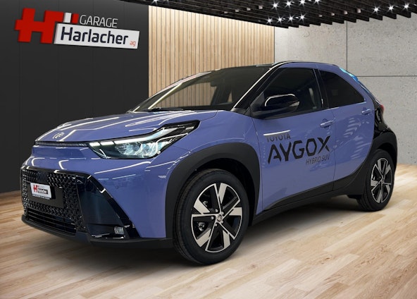 First vehicle image First vehicle image