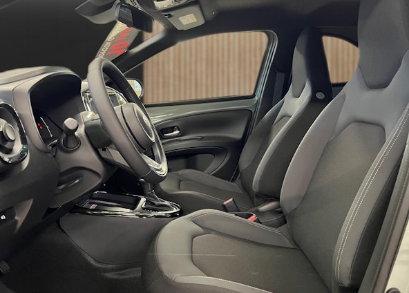 Vehicle image 10 Vehicle image 10