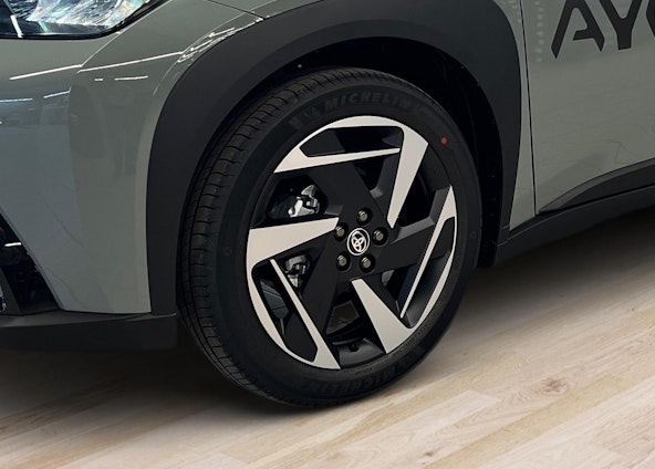 Vehicle image 9 Vehicle image 9