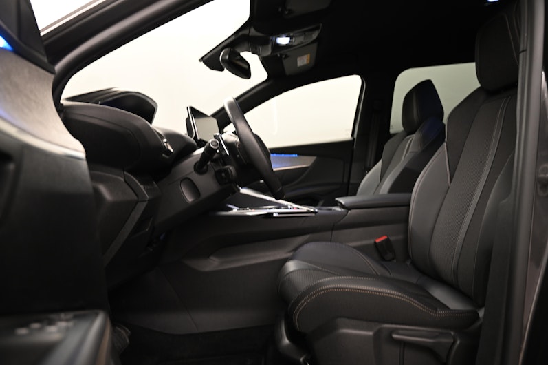 Vehicle image PEUGEOT 5008