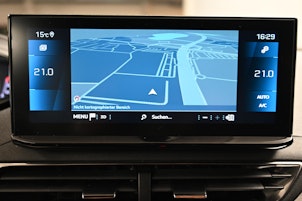 Vehicle image PEUGEOT 5008 1.2 Hybrid Allure Pack