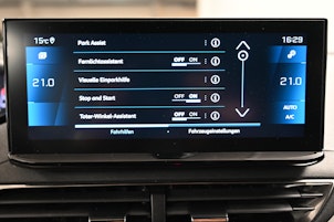 Vehicle image PEUGEOT 5008 1.2 Hybrid Allure Pack