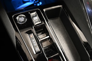 Vehicle image PEUGEOT 5008 1.2 Hybrid Allure Pack