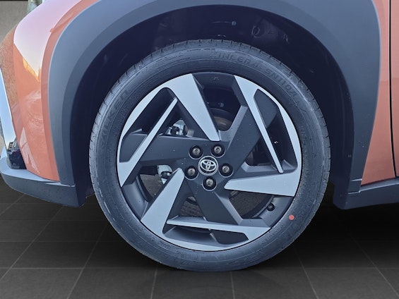 Vehicle image 14 Vehicle image 14