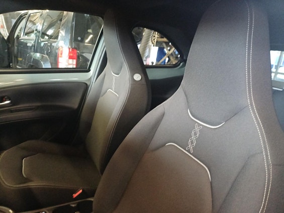 Vehicle image 7 Vehicle image 7