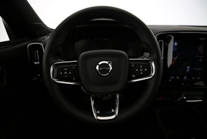 Vehicle image VOLVO XC40 1.5 T5 PiH R-Design