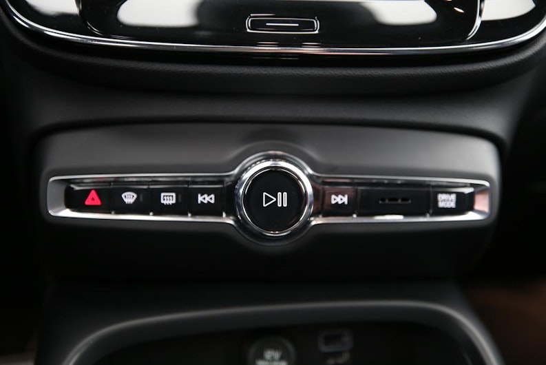 Vehicle image VOLVO XC40