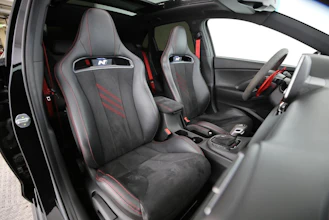 https://vehicle.imgix.net/4101727/835fc8db-461e-4966-b570-9fc2bf13514f.jpg