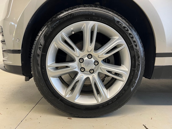 Vehicle image 10 Vehicle image 10